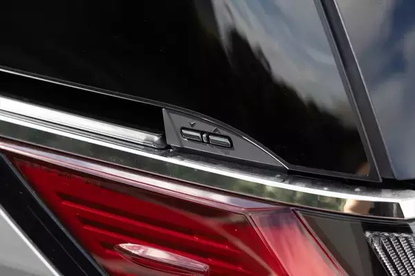 「アイドルがレクサスLMの“アメイジング”後席体験！ 家超えの超豪華空間に大興奮」の画像