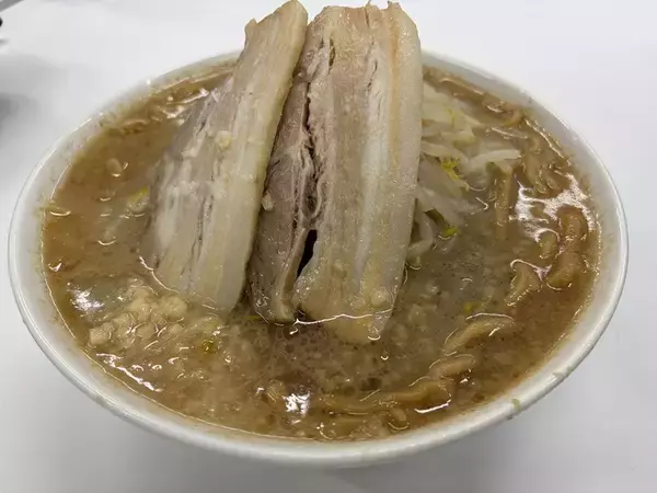 「重量810g、1595kcal！ セブンの冷凍史上最大級ボリューム「濃厚G系」」の画像