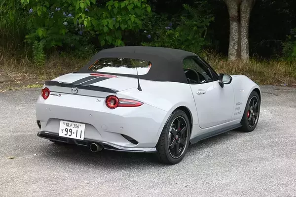 「メーカーチューンの理想形！ 2L化した特別ロードスター「12R」が魅せる至高の人馬一体」の画像