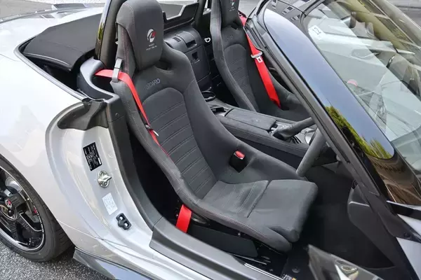 「メーカーチューンの理想形！ 2L化した特別ロードスター「12R」が魅せる至高の人馬一体」の画像