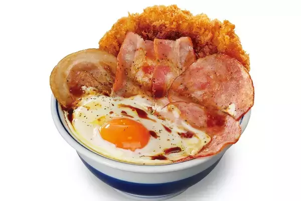 「すごっ！かつや新作「ウルトラエッグカツ丼」チャーシューもベーコンも全部のせ」の画像