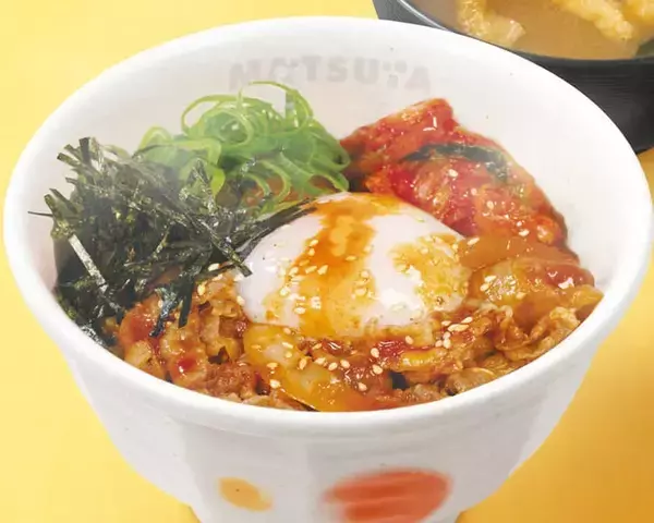 「松屋「牛ビビン丼」価格据え置きでリニューアル！ 9月1日から」の画像