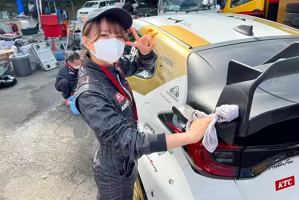 「現役RQの荏崎ろあ、ラリーメカニックを経験してさらにクルマ愛が深まる」の画像