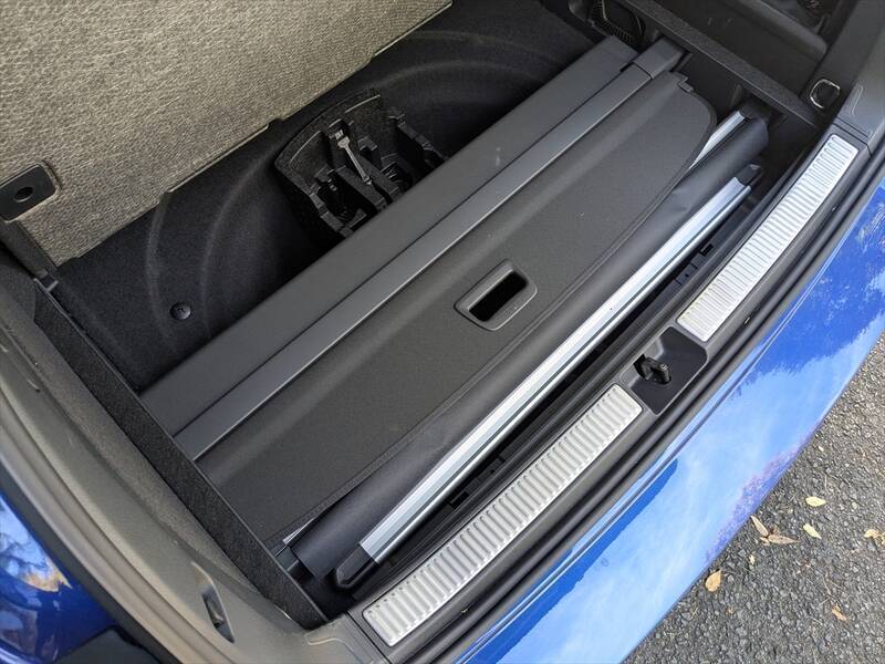 なぜセダンを廃止した？ ワゴン一本勝負に出た新型パサートの「潔さと勝算」