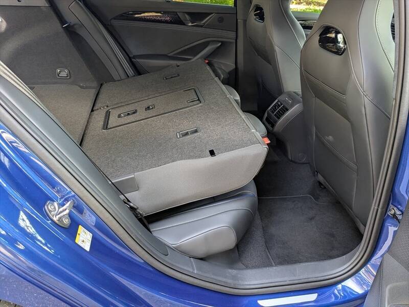 なぜセダンを廃止した？ ワゴン一本勝負に出た新型パサートの「潔さと勝算」