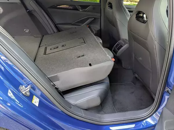 「なぜセダンを廃止した？ ワゴン一本勝負に出た新型パサートの「潔さと勝算」」の画像