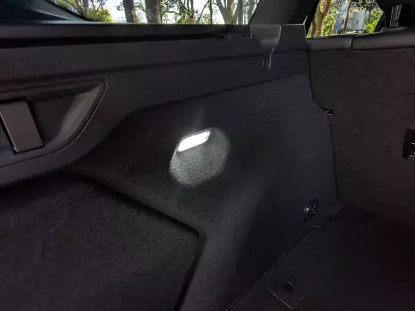 「なぜセダンを廃止した？ ワゴン一本勝負に出た新型パサートの「潔さと勝算」」の画像