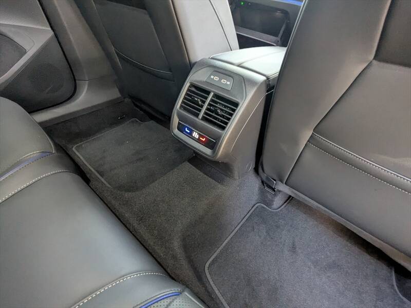 なぜセダンを廃止した？ ワゴン一本勝負に出た新型パサートの「潔さと勝算」