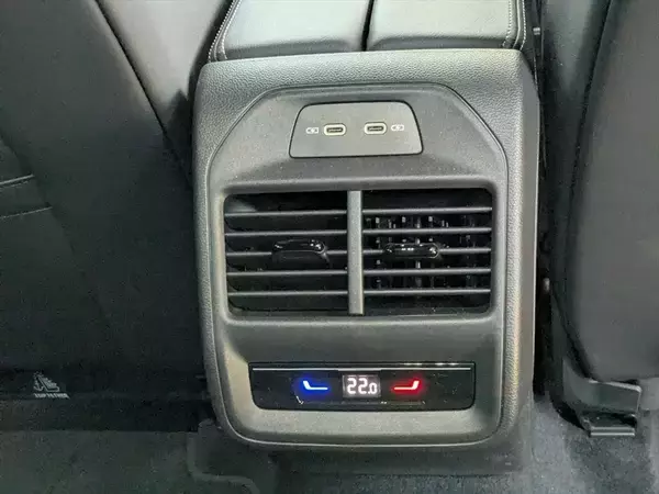 「なぜセダンを廃止した？ ワゴン一本勝負に出た新型パサートの「潔さと勝算」」の画像