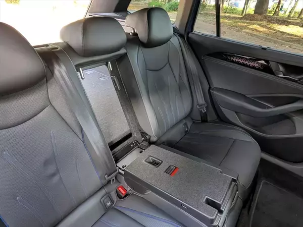 「なぜセダンを廃止した？ ワゴン一本勝負に出た新型パサートの「潔さと勝算」」の画像