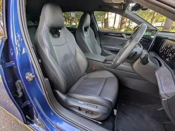 「なぜセダンを廃止した？ ワゴン一本勝負に出た新型パサートの「潔さと勝算」」の画像