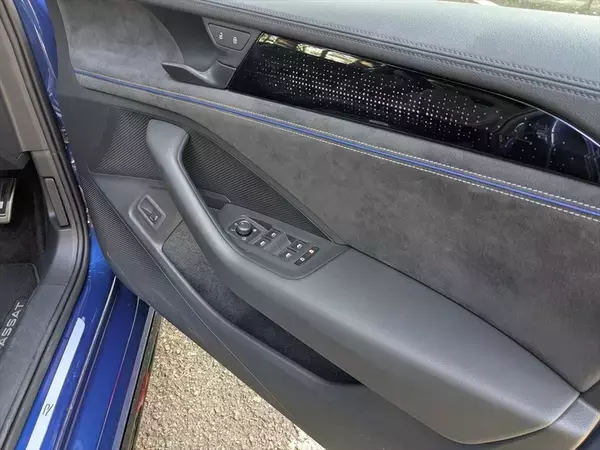 「なぜセダンを廃止した？ ワゴン一本勝負に出た新型パサートの「潔さと勝算」」の画像