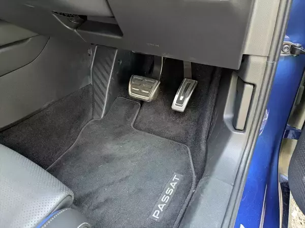 「なぜセダンを廃止した？ ワゴン一本勝負に出た新型パサートの「潔さと勝算」」の画像