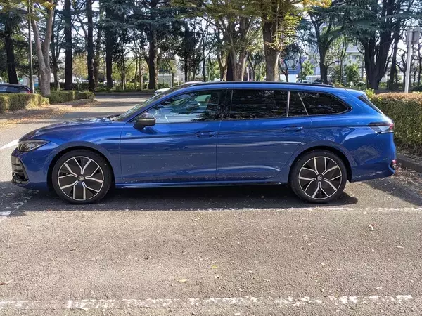 「なぜセダンを廃止した？ ワゴン一本勝負に出た新型パサートの「潔さと勝算」」の画像