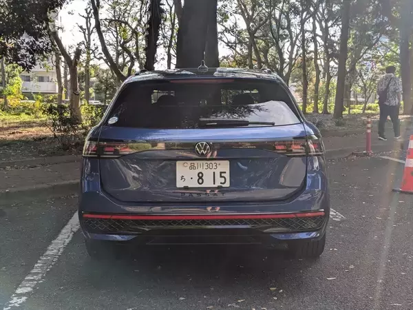 「なぜセダンを廃止した？ ワゴン一本勝負に出た新型パサートの「潔さと勝算」」の画像