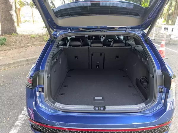 「なぜセダンを廃止した？ ワゴン一本勝負に出た新型パサートの「潔さと勝算」」の画像