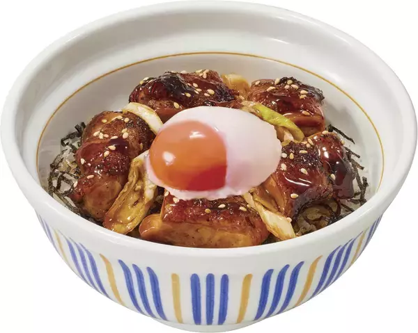 「なか卯、本格炭火「焼き鳥丼」発売へ。黒にんにく使用、ご飯進むやつ」の画像