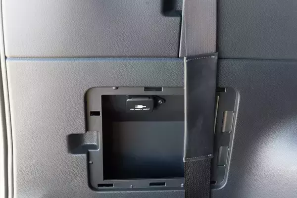 「テレワークは車内ワークの時代！ クルマをオフィスにする机を色々なクルマで使った」の画像