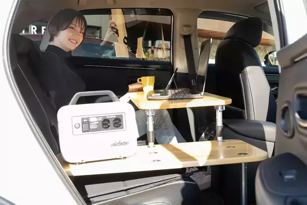 「テレワークは車内ワークの時代！ クルマをオフィスにする机を色々なクルマで使った」の画像