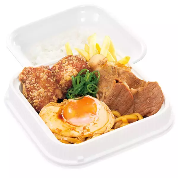 「夢のボリューム定食！ 肉×からあげ×ポテトの「すき焼き盛り」が気になりすぎ」の画像