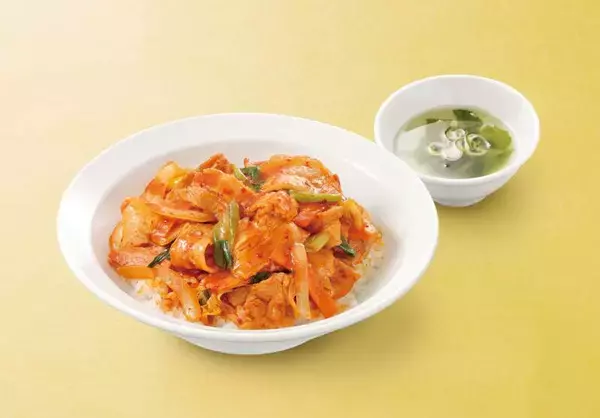 「チュルリとした「五目冷麺」が東秀に！「豚キムチ丼」も同日発売」の画像