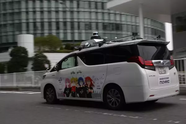 「裸眼3D×立体音響×香りで五感を刺激！ 「ぼっち・ざ・ろっく！」コラボタクシーに乗ってきた」の画像