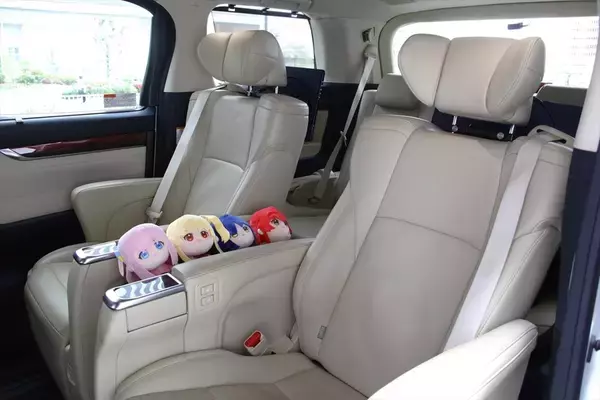 「裸眼3D×立体音響×香りで五感を刺激！ 「ぼっち・ざ・ろっく！」コラボタクシーに乗ってきた」の画像