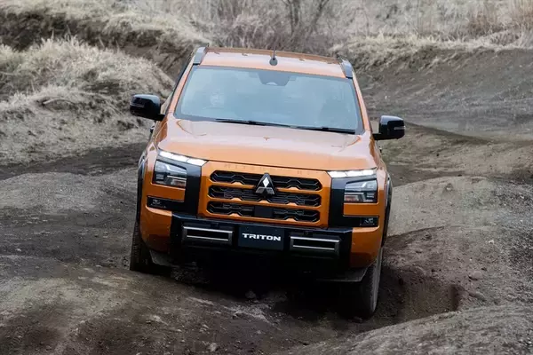 「三菱のピックアップトラック「トライトン」をあらた唯がドライブ！ 見た目と違ってソフトな乗り心地」の画像