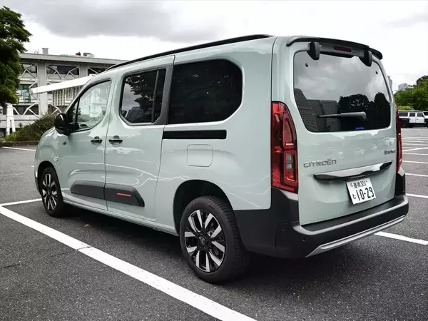 「国産ミニバンに飽きたらコレ！ クセ強なフランス車「ベルランゴ」は長距離ドライブの最高の相棒だった」の画像