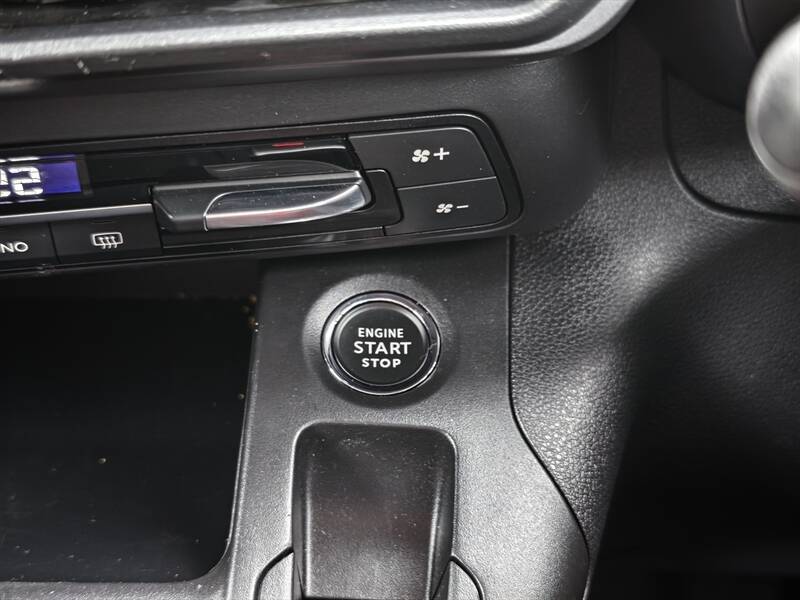 国産ミニバンに飽きたらコレ！ クセ強なフランス車「ベルランゴ」は長距離ドライブの最高の相棒だった