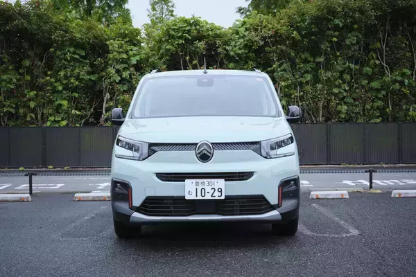 「国産ミニバンに飽きたらコレ！ クセ強なフランス車「ベルランゴ」は長距離ドライブの最高の相棒だった」の画像