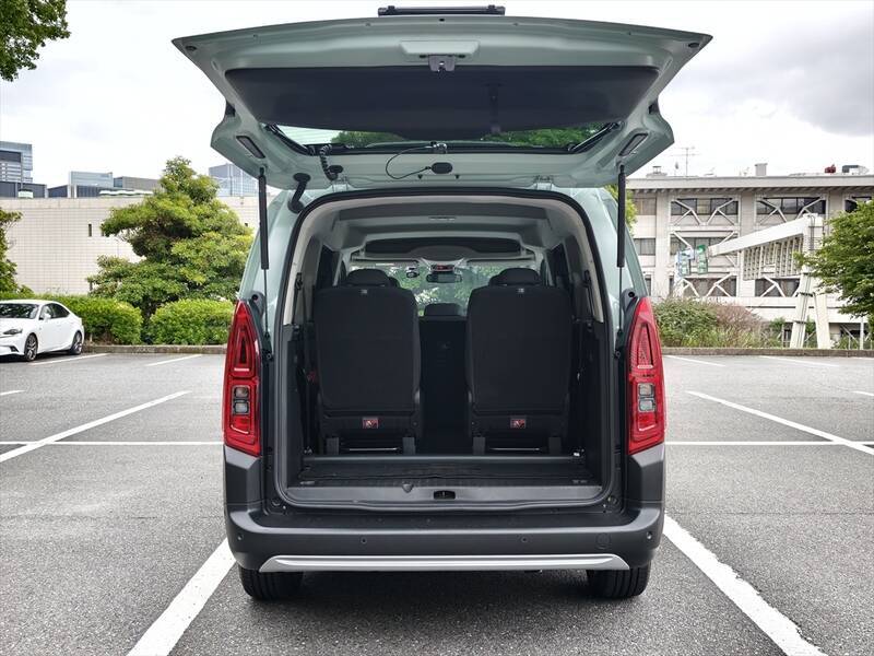 国産ミニバンに飽きたらコレ！ クセ強なフランス車「ベルランゴ」は長距離ドライブの最高の相棒だった