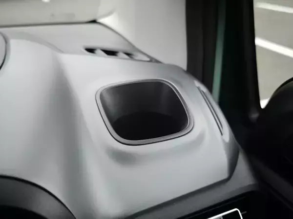 「国産ミニバンに飽きたらコレ！ クセ強なフランス車「ベルランゴ」は長距離ドライブの最高の相棒だった」の画像