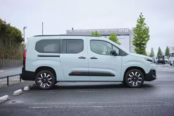 「国産ミニバンに飽きたらコレ！ クセ強なフランス車「ベルランゴ」は長距離ドライブの最高の相棒だった」の画像