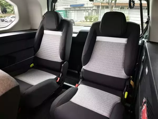 「国産ミニバンに飽きたらコレ！ クセ強なフランス車「ベルランゴ」は長距離ドライブの最高の相棒だった」の画像
