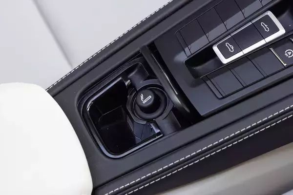 「718 ボクスターは、最も走りにストイックなポルシェだった！」の画像