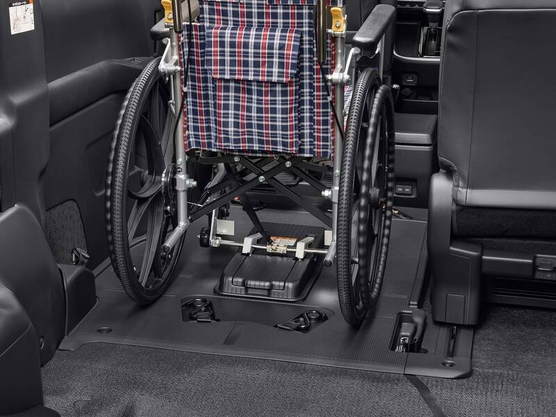 トヨタ「ノア／ヴォクシー」に“泊まれる”5人乗り仕様！ モデリスタのMULTI UTILITY登場