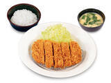 「デカすぎ！200g級「ジャンボチキンかつ」松のやに爆誕　うまトマ版も」の画像2