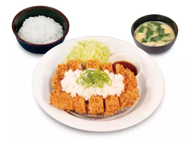 「デカすぎ！200g級「ジャンボチキンかつ」松のやに爆誕　うまトマ版も」の画像