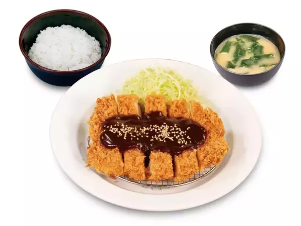 「デカすぎ！200g級「ジャンボチキンかつ」松のやに爆誕　うまトマ版も」の画像