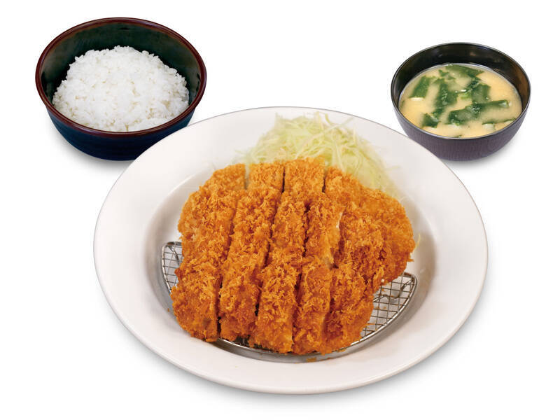 デカすぎ！200g級「ジャンボチキンかつ」松のやに爆誕　うまトマ版も