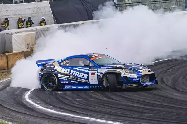 「クラッシュ続出のD1GP筑波でTOYO川畑が次戦へ繋がる3位表彰台獲得！」の画像