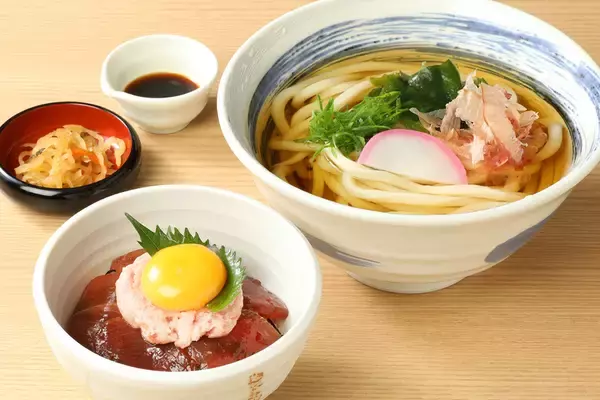 「ごろごろ野菜の「けんちんうどん」がおいしそう！ かやくご飯付き」の画像