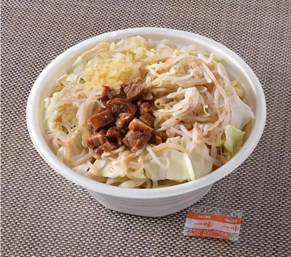 【本日発売】ファミマに「歴史を刻め」監修「豚ラーメン」！ 二郎インスパイア系の人気店