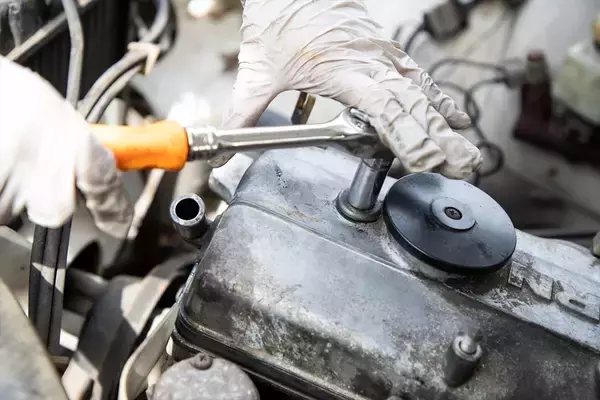 「DIYで実現する旧車ギャランのメンテ！ エンジンを動かす前に必ずしないといけないこと」の画像