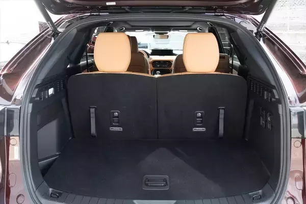 「「日本でも売って！」マツダの海外専売SUV＆EVを試乗して見えた、仕向地ごとの見事な味付け」の画像