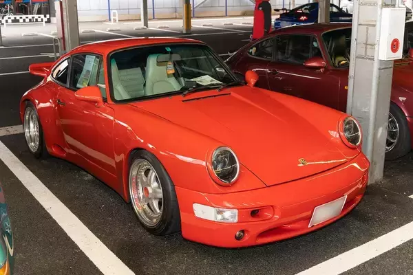 「ポルシェ乗りの朝は早い。早朝の東雲に新旧ポルシェが集結！」の画像