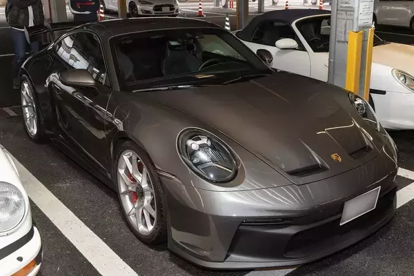 「ポルシェ乗りの朝は早い。早朝の東雲に新旧ポルシェが集結！」の画像