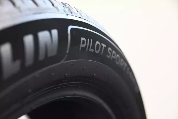 「ミシュランの新タイヤ「エナジーシリーズ」はトータルパフォーマンスを維持しながら環境性能をアップ」の画像