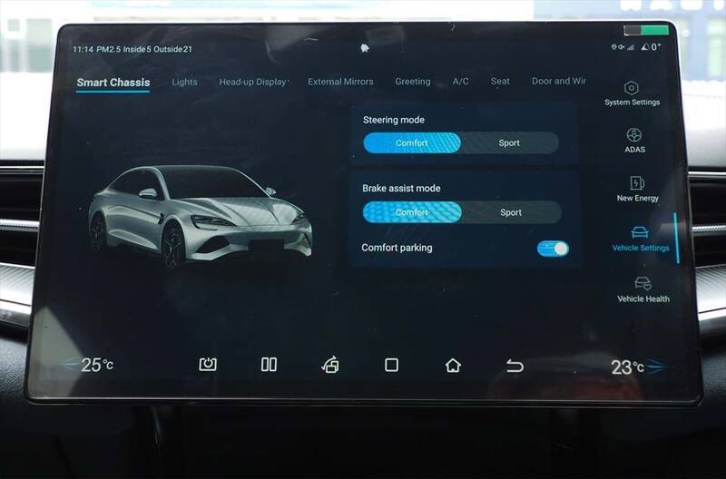 100km/hまでわずか3.8秒！ BYDの新たなEV「SEAL」を日本上陸前に中国のサーキットで試した